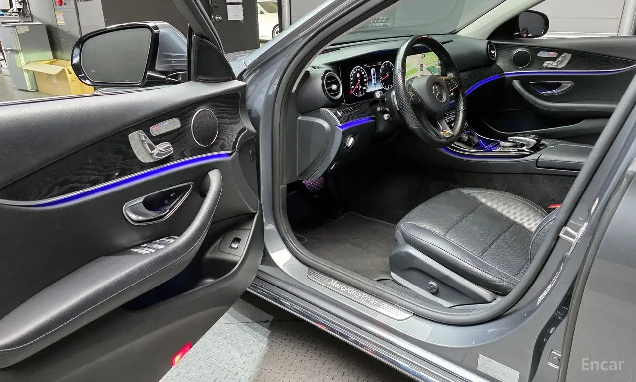 Mercedes-Benz E 300 4MATIC* ОБДУХВАНЕ* DIGITAL* 360 КАМЕРИ, снимка 10 - Автомобили и джипове - 54625492