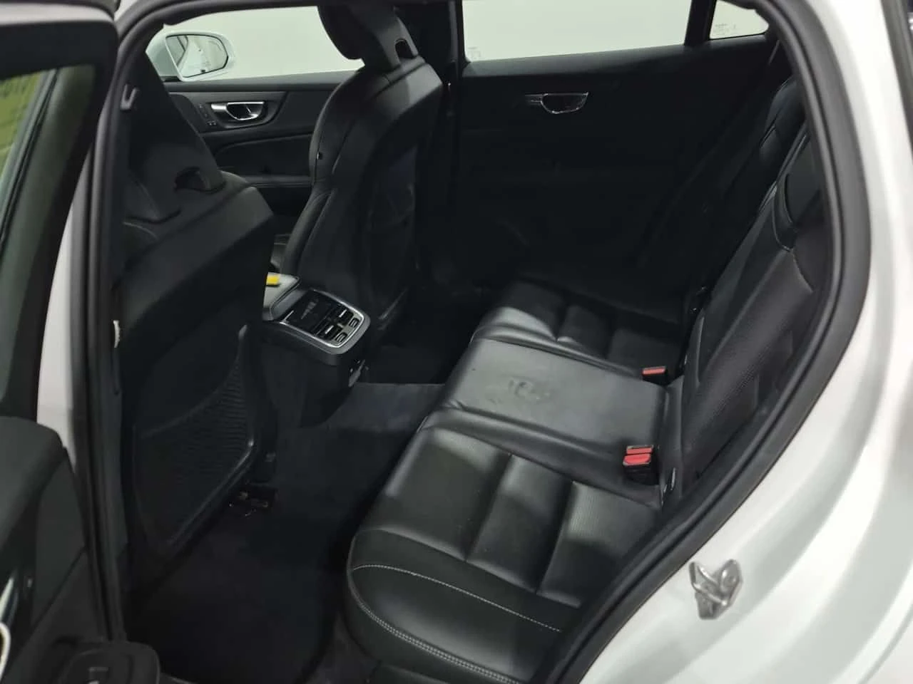 Volvo V60 * INSCRIPTION * CARFAX * ЦЕНА ДО БГ, снимка 13 - Автомобили и джипове - 54738795