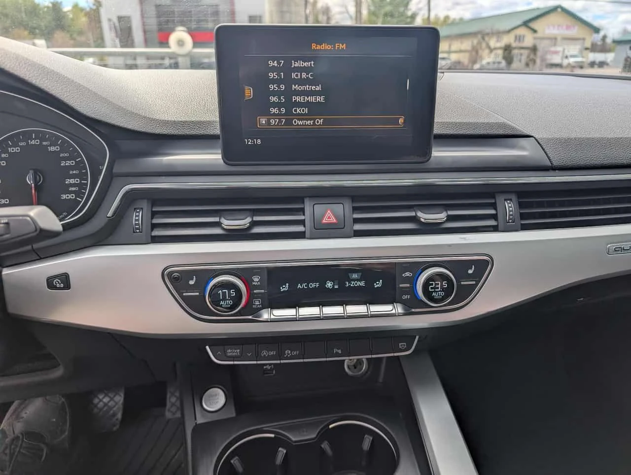Audi A4 * Komfort * CARFAX * БЕЗ ПЪРВОНАЧАЛНА ВНОСКА, снимка 8 - Автомобили и джипове - 54776712