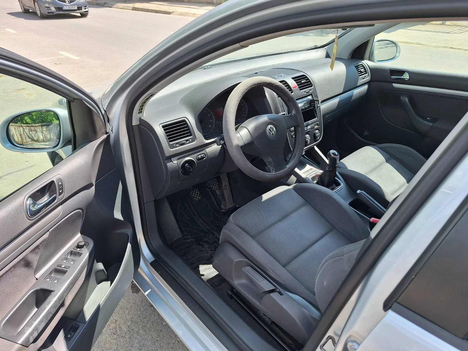 VW Golf 5 1.6 FSI, снимка 4 - Автомобили и джипове - 54797012