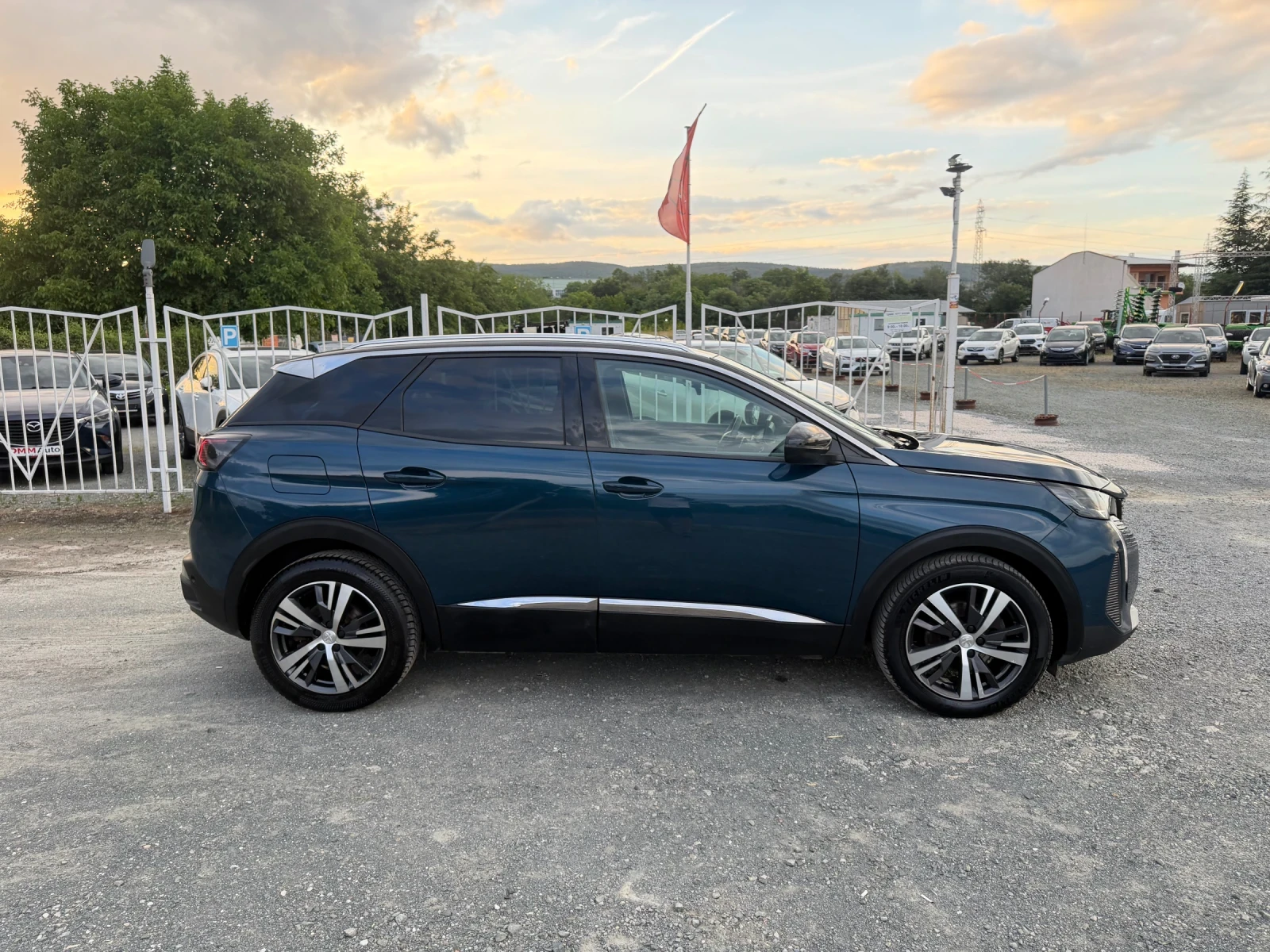 Peugeot 3008 Allure / АВТОМАТИК / 360 КАМЕРА / ЕВРО6 /132 000км, снимка 4 - Автомобили и джипове - 54826175