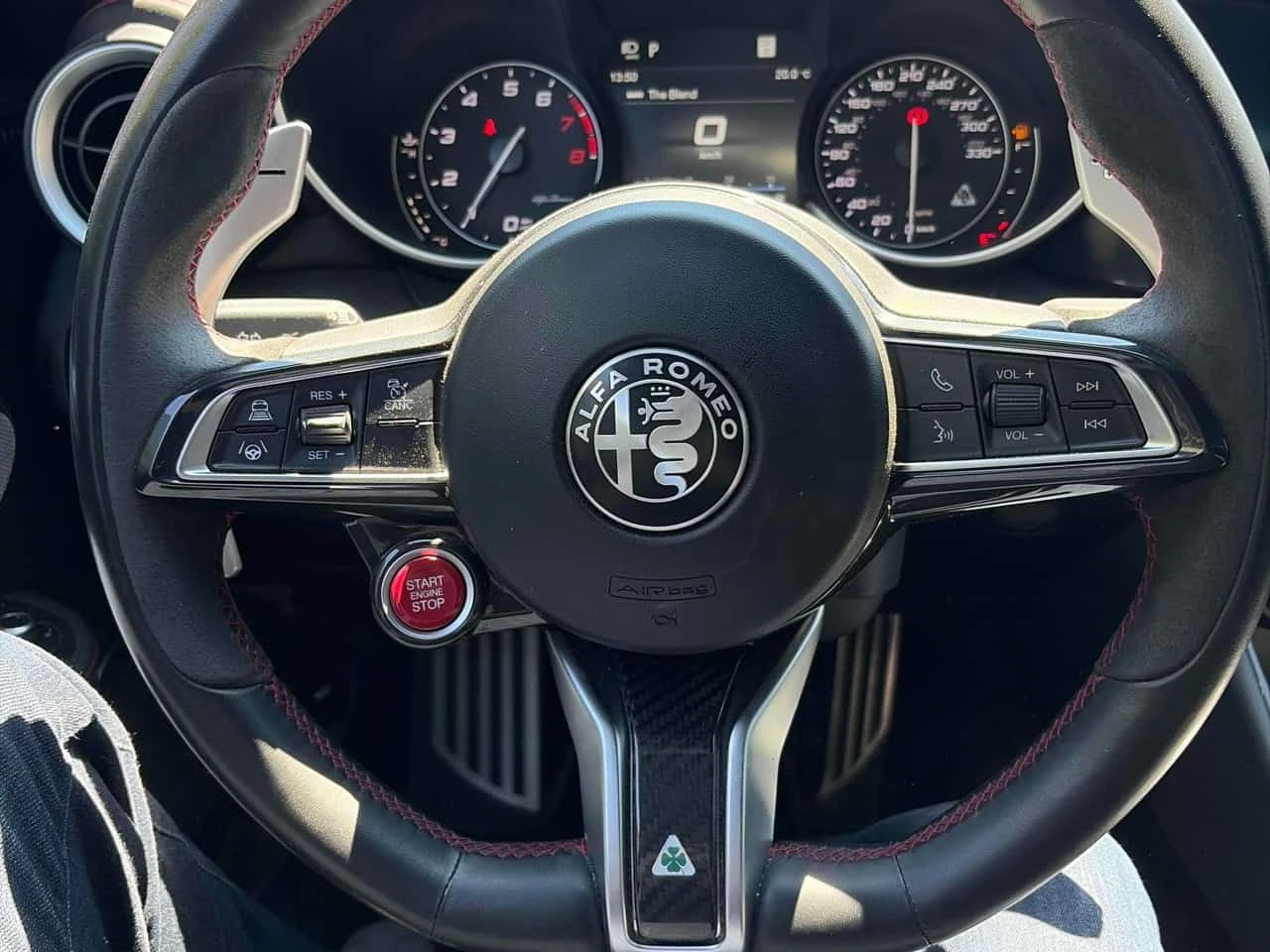 Alfa Romeo Giulia * Quadrifoglio * CARFAX * БЕЗ ПЪРВОНАЧАЛНА ВНОСКА, снимка 10 - Автомобили и джипове - 54841463