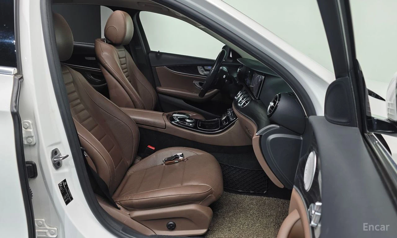 Mercedes-Benz E 300 BURMESTER* ДИГИТАЛНО* ТАБЛО* ОБДУХВАНЕ* 360КАМЕРА*, снимка 14 - Автомобили и джипове - 54856199