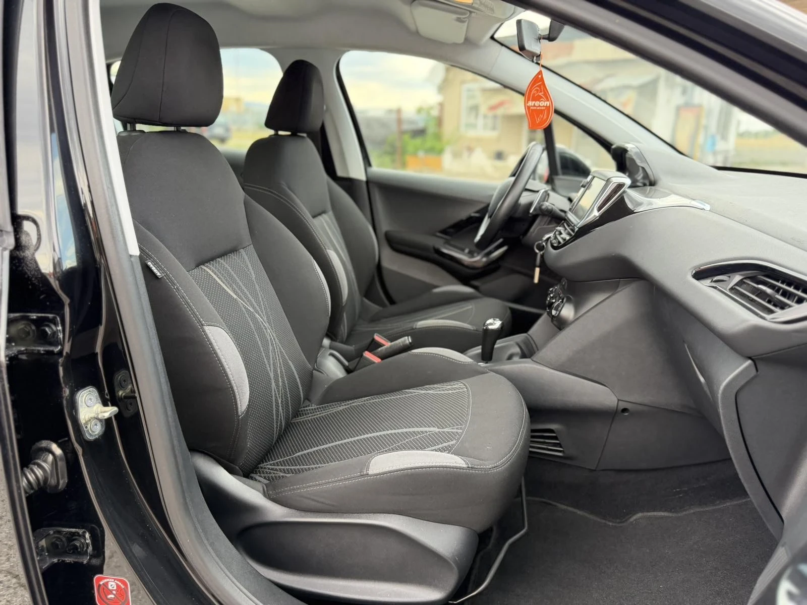 Peugeot 208 1.2 VTI* 2016г.* 100 000 KM., снимка 11 - Автомобили и джипове - 55156962
