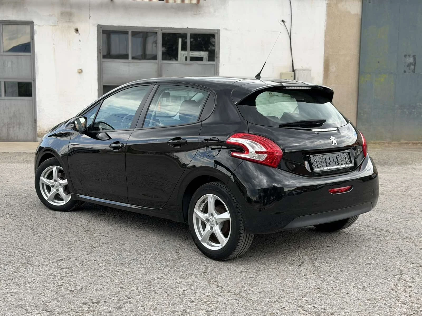 Peugeot 208 1.2 VTI* 2016г.* 100 000 KM., снимка 5 - Автомобили и джипове - 55156962