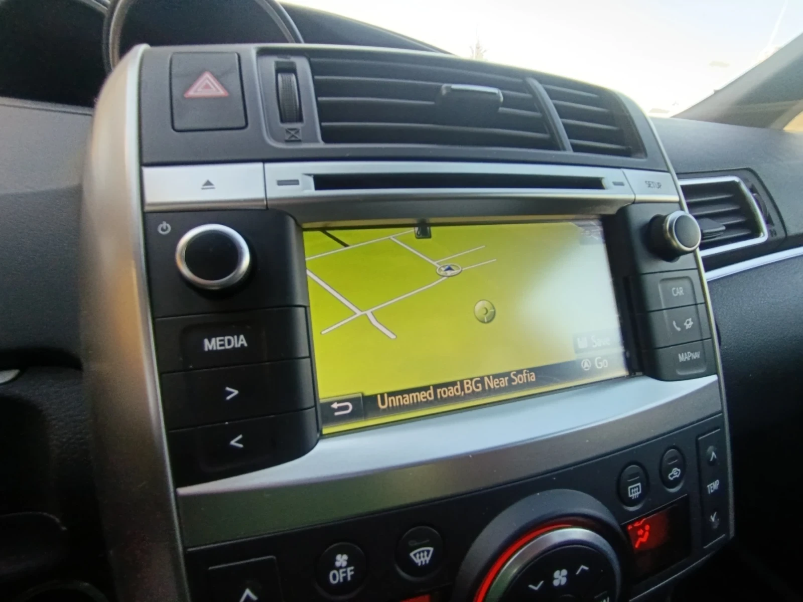Toyota Verso 2.2  Автоматик 6+ 1, снимка 10 - Автомобили и джипове - 55467400