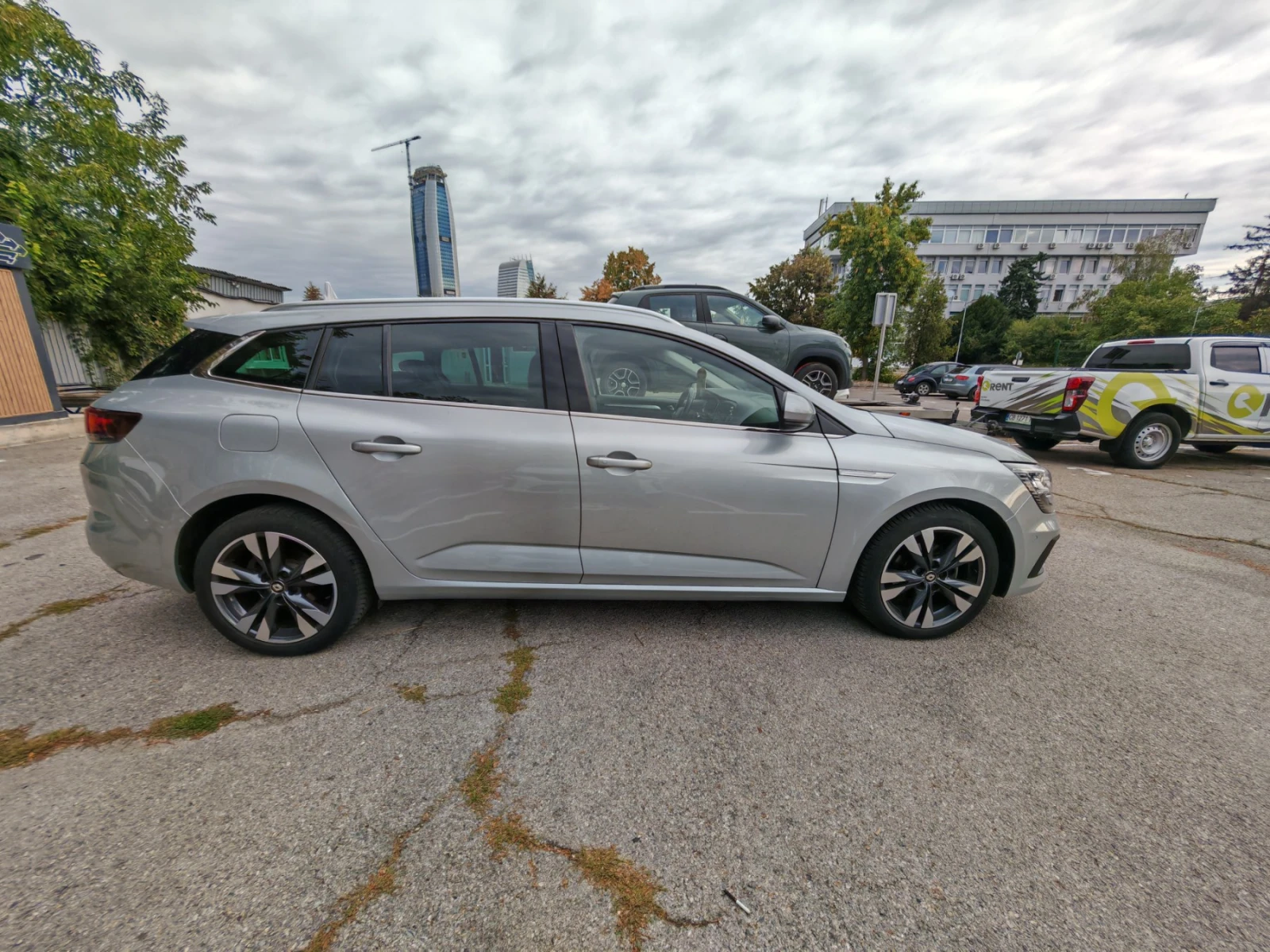Renault Megane 1.3TCe автоматик 7-EDC, снимка 4 - Автомобили и джипове - 56252046