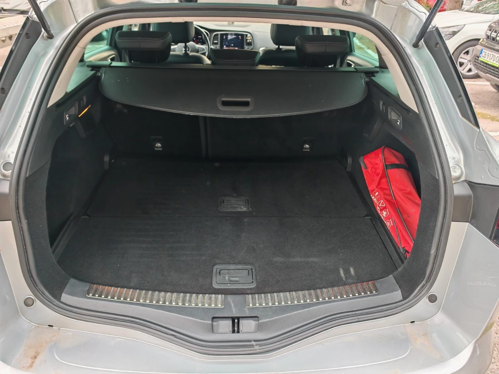 Renault Megane 1.3TCe автоматик 7-EDC, снимка 7 - Автомобили и джипове - 56252046