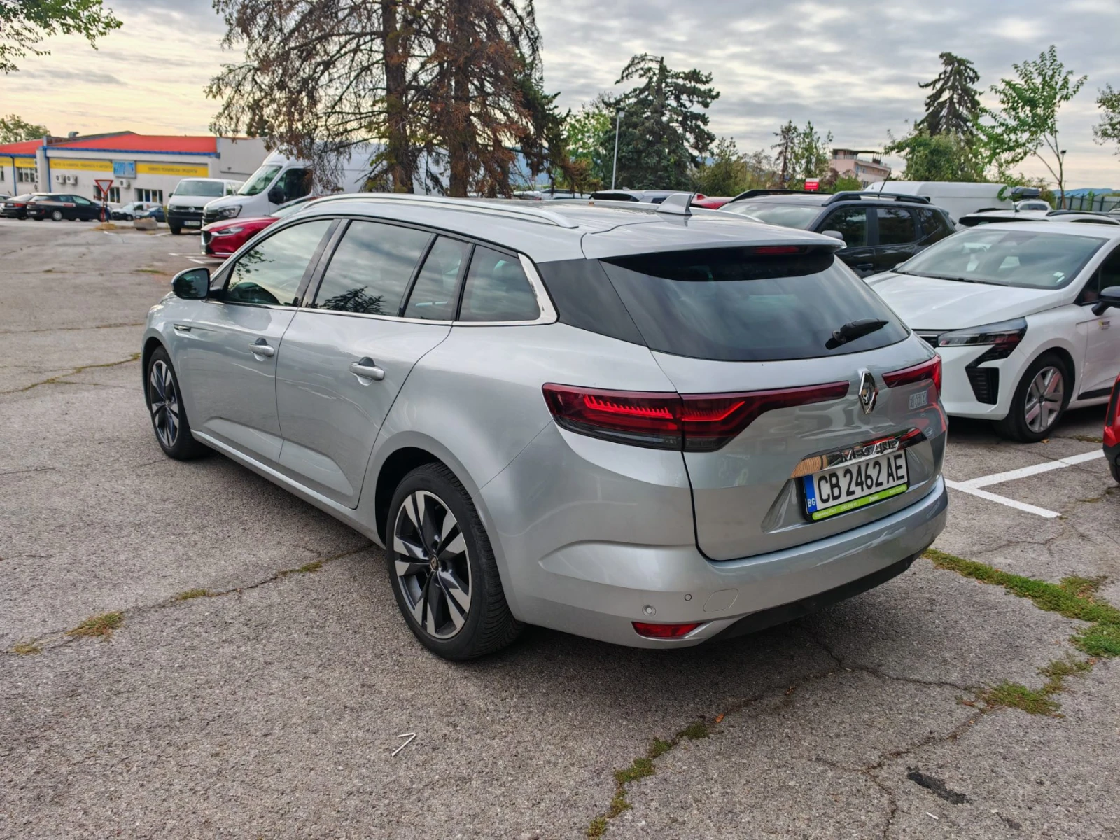 Renault Megane 1.3TCe автоматик 7-EDC, снимка 8 - Автомобили и джипове - 56252046