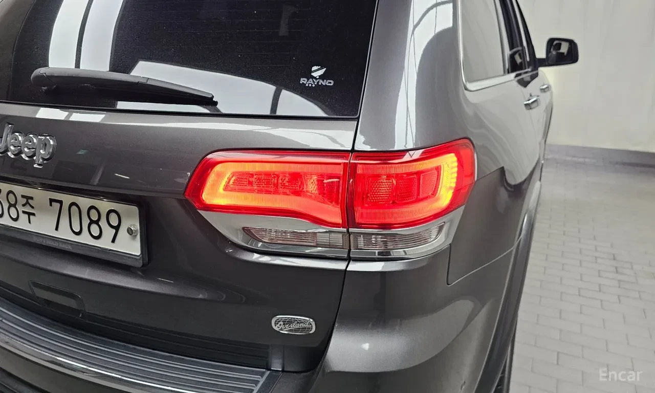 Jeep Grand cherokee 3.6 OVERLAND / ОБДУХ / DISTRONIC / PANO / ВЪЗДУХ, снимка 5 - Автомобили и джипове - 54719021