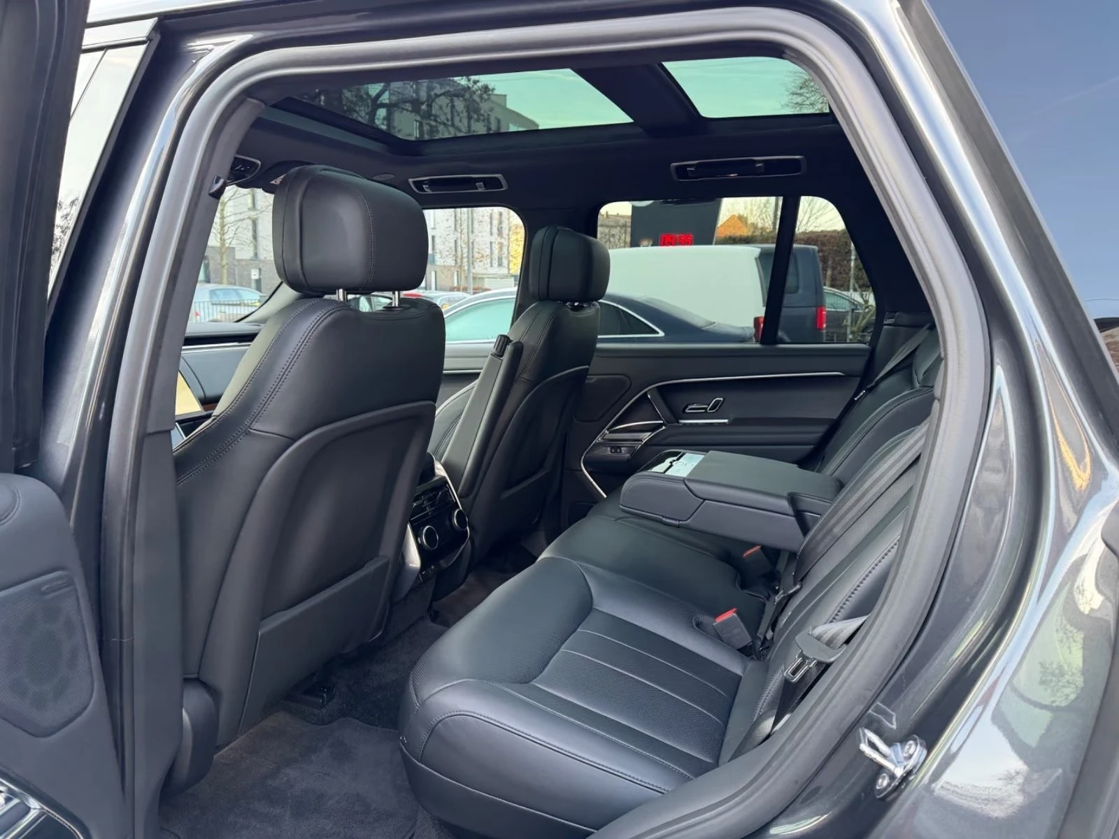 Land Rover Range rover D350 / SHADOW LINE / HUD / PANO / 360 / , снимка 12 - Автомобили и джипове - 56295443