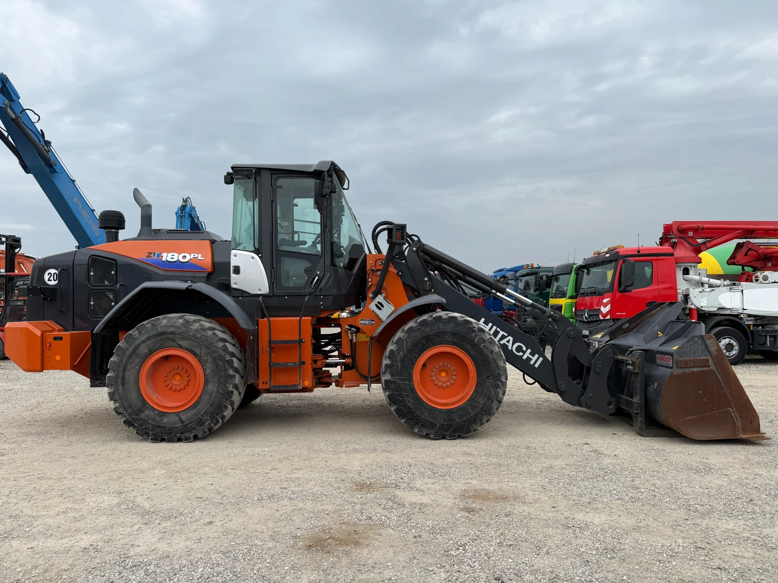 Челен товарач Hitachi ZW 180-6 КАНТАР, снимка 11 - Индустриална техника - 54833367