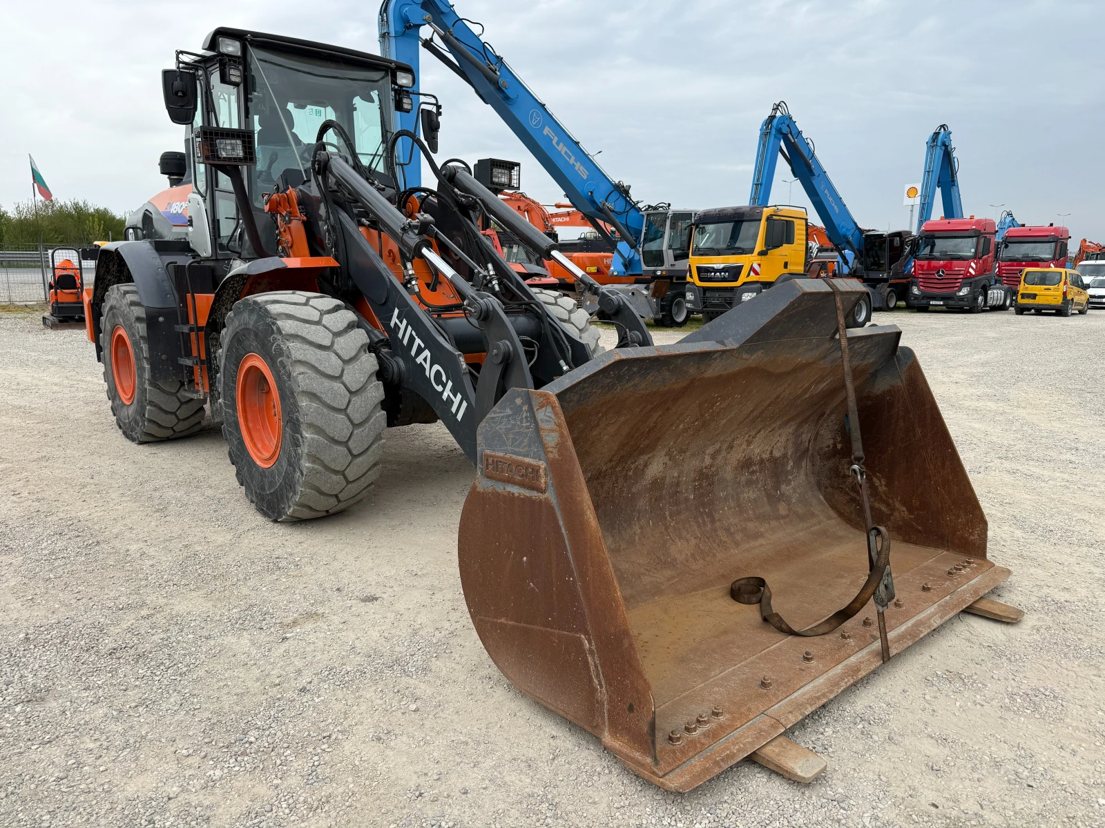 Челен товарач Hitachi ZW 180-6 КАНТАР, снимка 14 - Индустриална техника - 54833367
