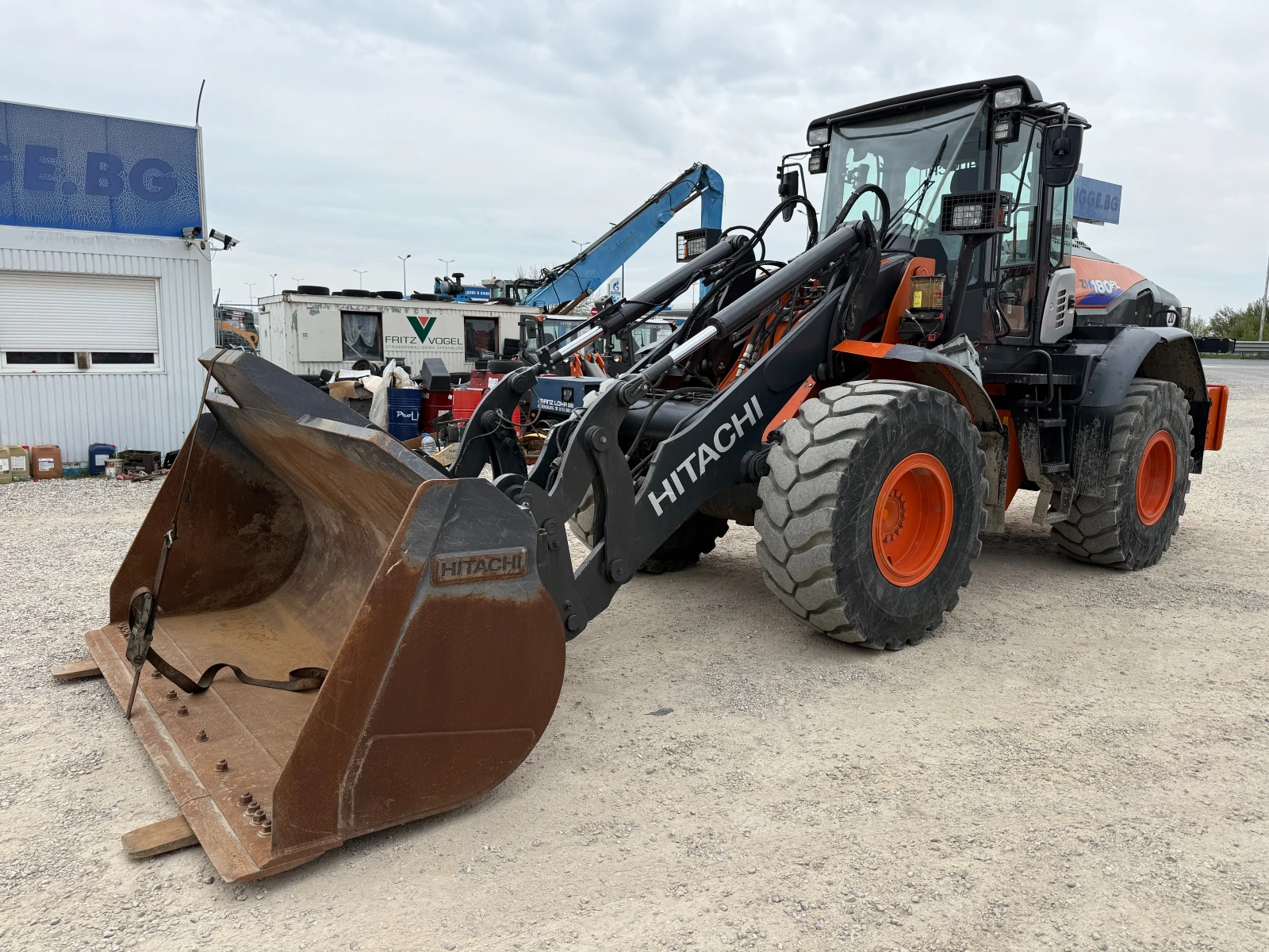 Челен товарач Hitachi ZW 180-6 КАНТАР, снимка 4 - Индустриална техника - 54833367