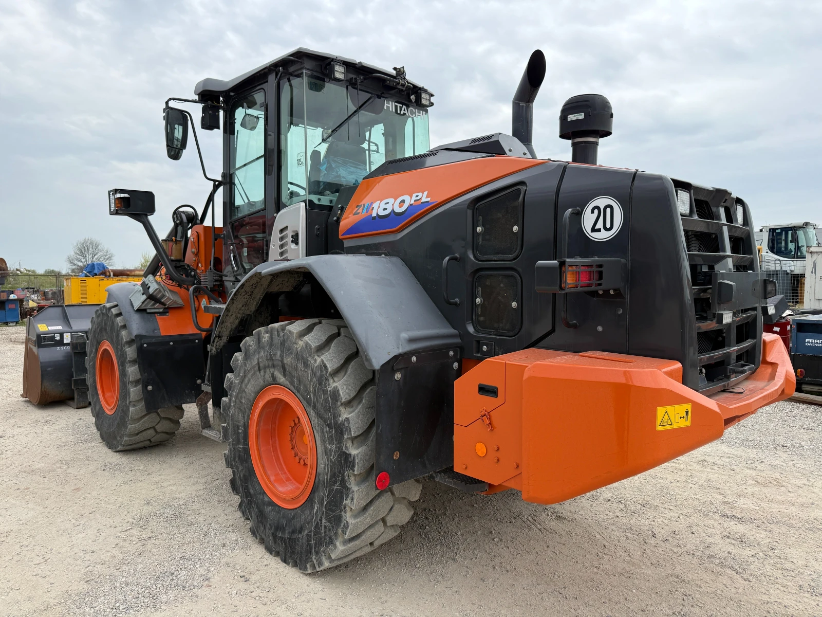 Челен товарач Hitachi ZW 180-6 КАНТАР, снимка 7 - Индустриална техника - 54833367