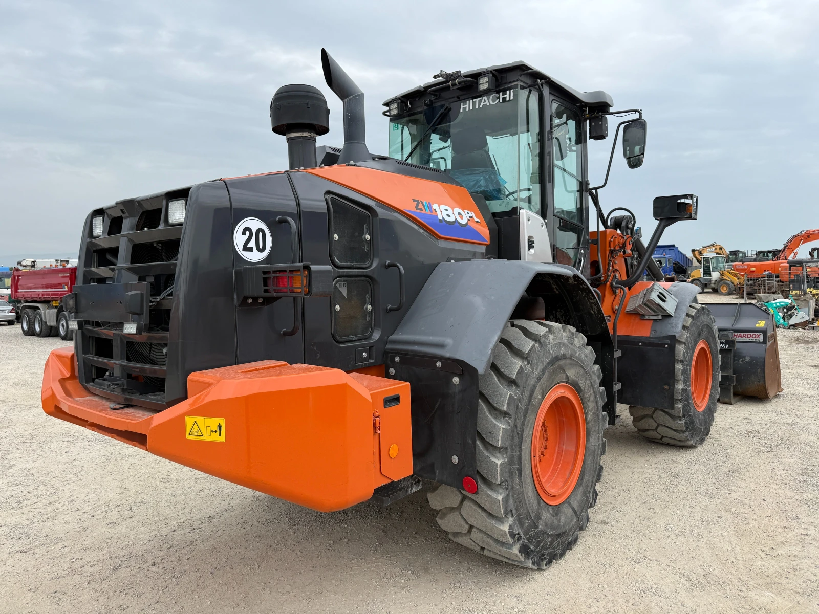 Челен товарач Hitachi ZW 180-6 КАНТАР, снимка 8 - Индустриална техника - 54833367