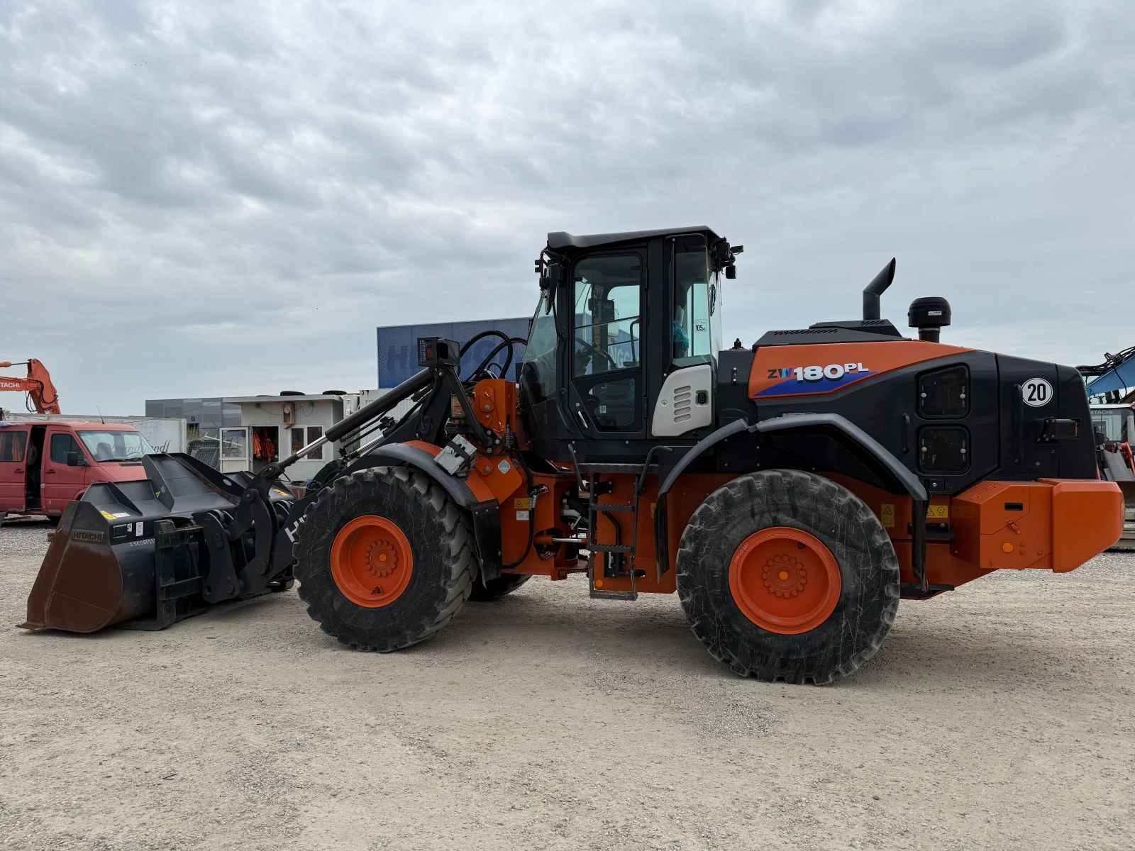Челен товарач Hitachi ZW 180-6 КАНТАР, снимка 5 - Индустриална техника - 54833367