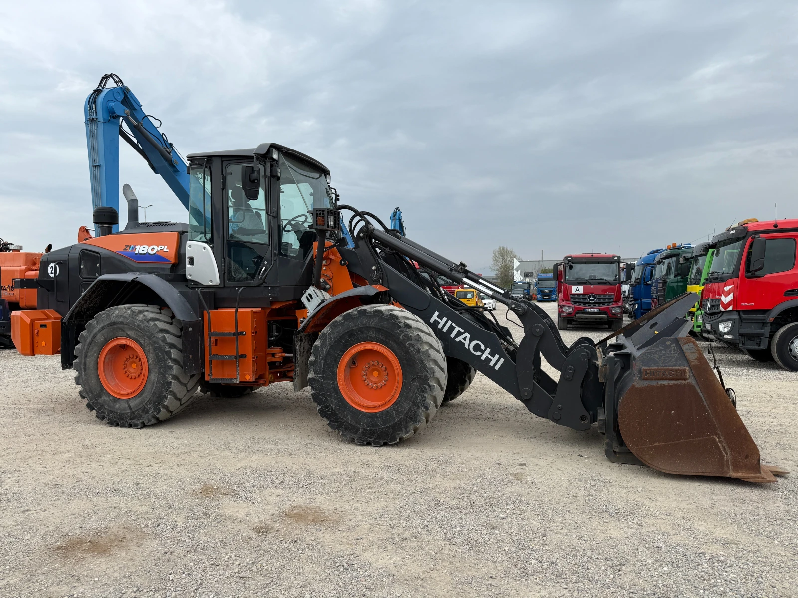 Челен товарач Hitachi ZW 180-6 КАНТАР, снимка 12 - Индустриална техника - 54833367
