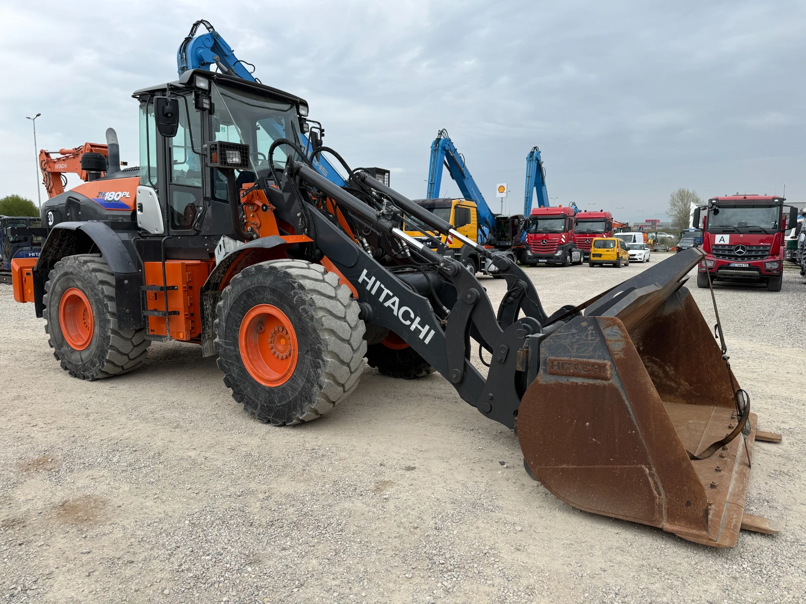 Челен товарач Hitachi ZW 180-6 КАНТАР, снимка 13 - Индустриална техника - 54833367