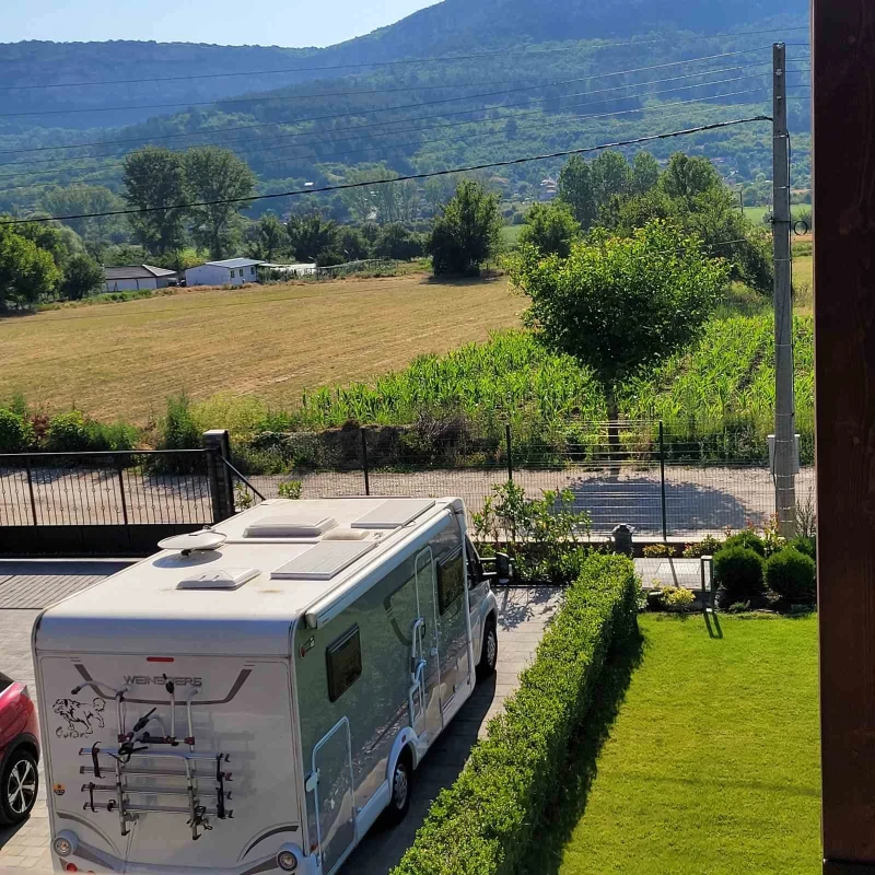 Кемпер Weinsberg 7.5м дължина, снимка 13 - Каравани и кемпери - 52473287