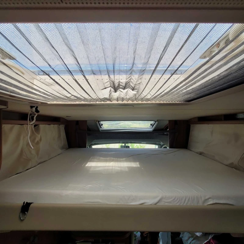 Кемпер Weinsberg 7.5м дължина, снимка 2 - Каравани и кемпери - 52473287