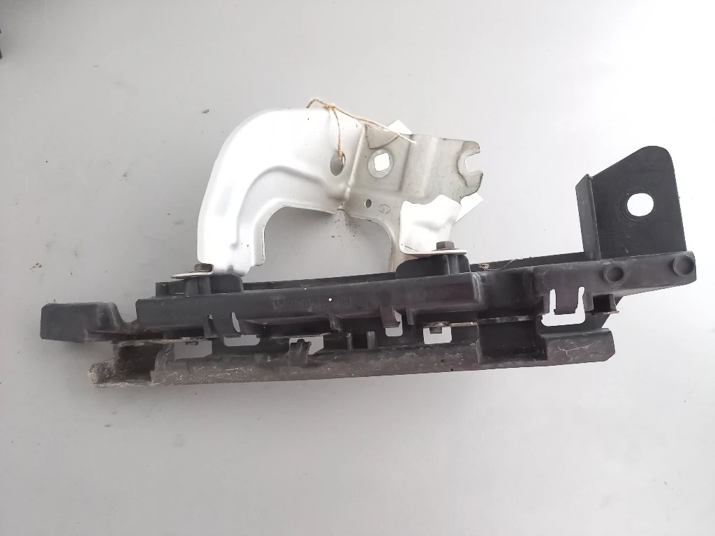 Водач държач предна броня ляв Рено Лагуна (1)