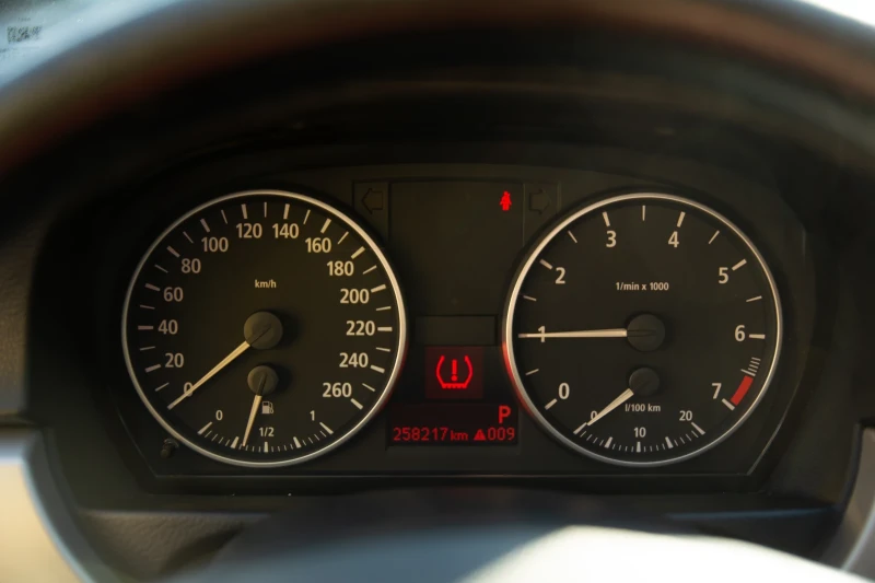 BMW 318 318i, снимка 9 - Автомобили и джипове - 52938757