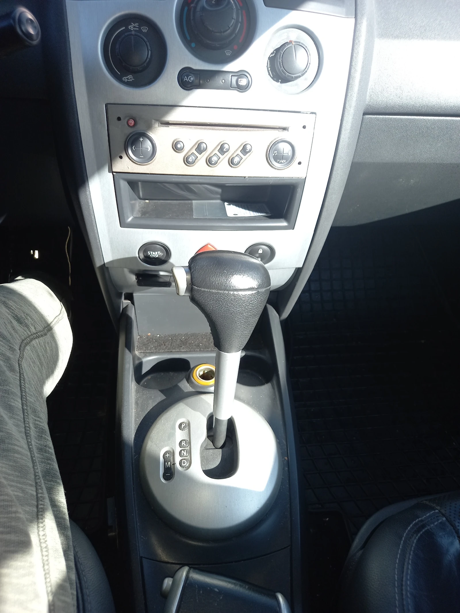 Renault Megane CC, снимка 4 - Автомобили и джипове - 54404454
