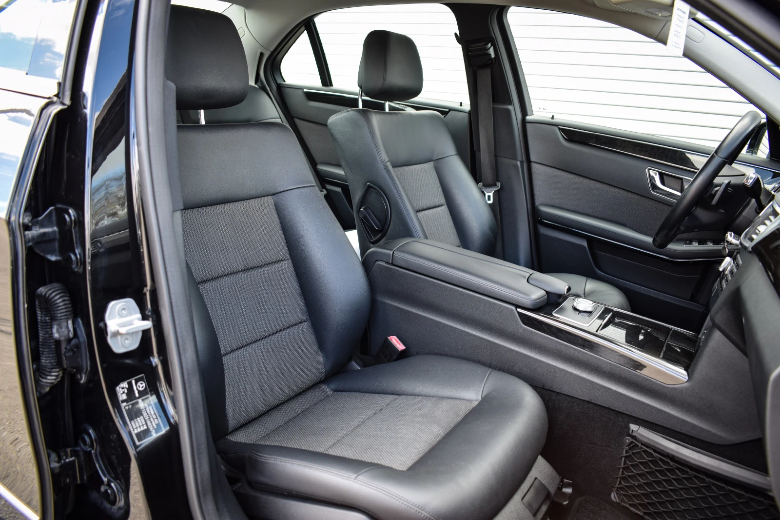 Mercedes-Benz E 350 CDI 231k.c. AVANTGARDE/NAVI/DISTRONIC, снимка 13 - Автомобили и джипове - 54010309