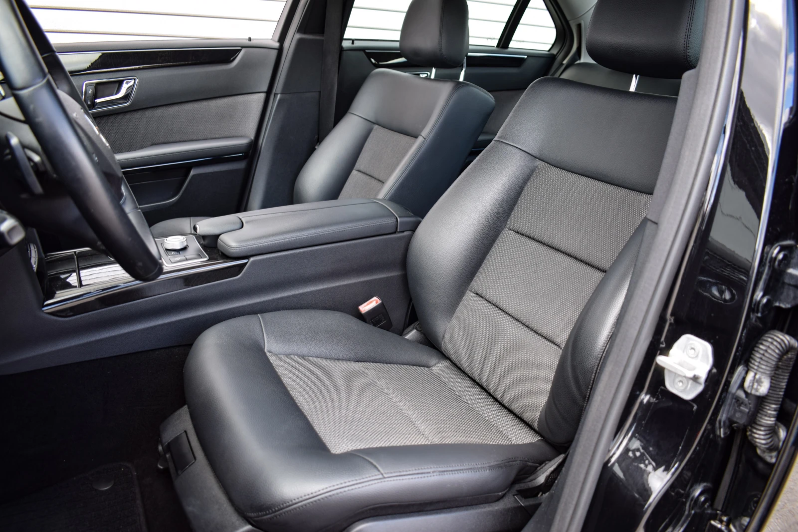 Mercedes-Benz E 350 CDI 231k.c. AVANTGARDE/NAVI/DISTRONIC, снимка 8 - Автомобили и джипове - 54010309