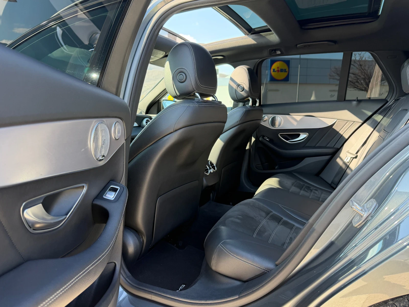 Mercedes-Benz C 220 cdi/AMG/Multibeam/Keyless/Pano/BURM/Distronic+ , снимка 10 - Автомобили и джипове - 54102192