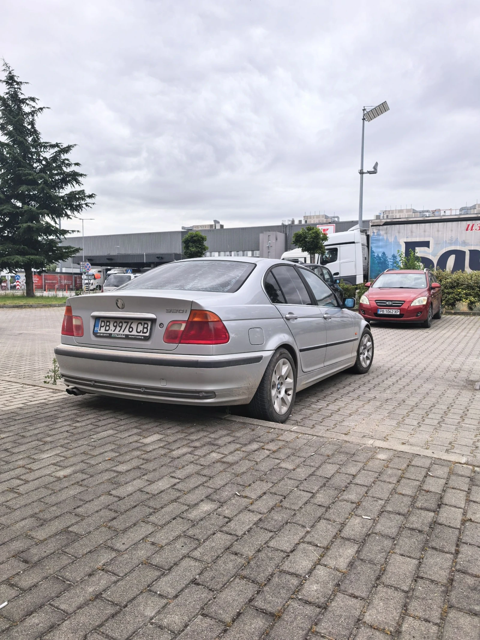 BMW 320, снимка 4 - Автомобили и джипове - 54910341