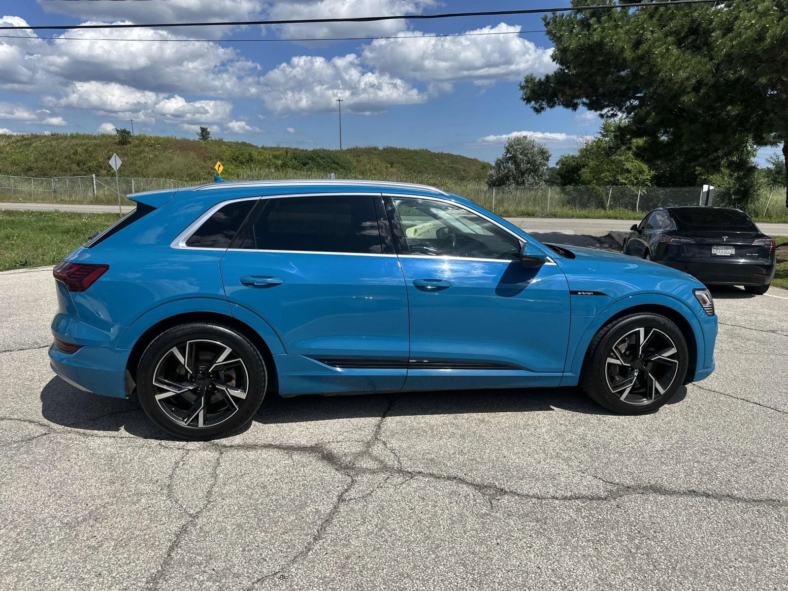 Audi E-Tron Progressiv, снимка 3 - Автомобили и джипове - 55721447