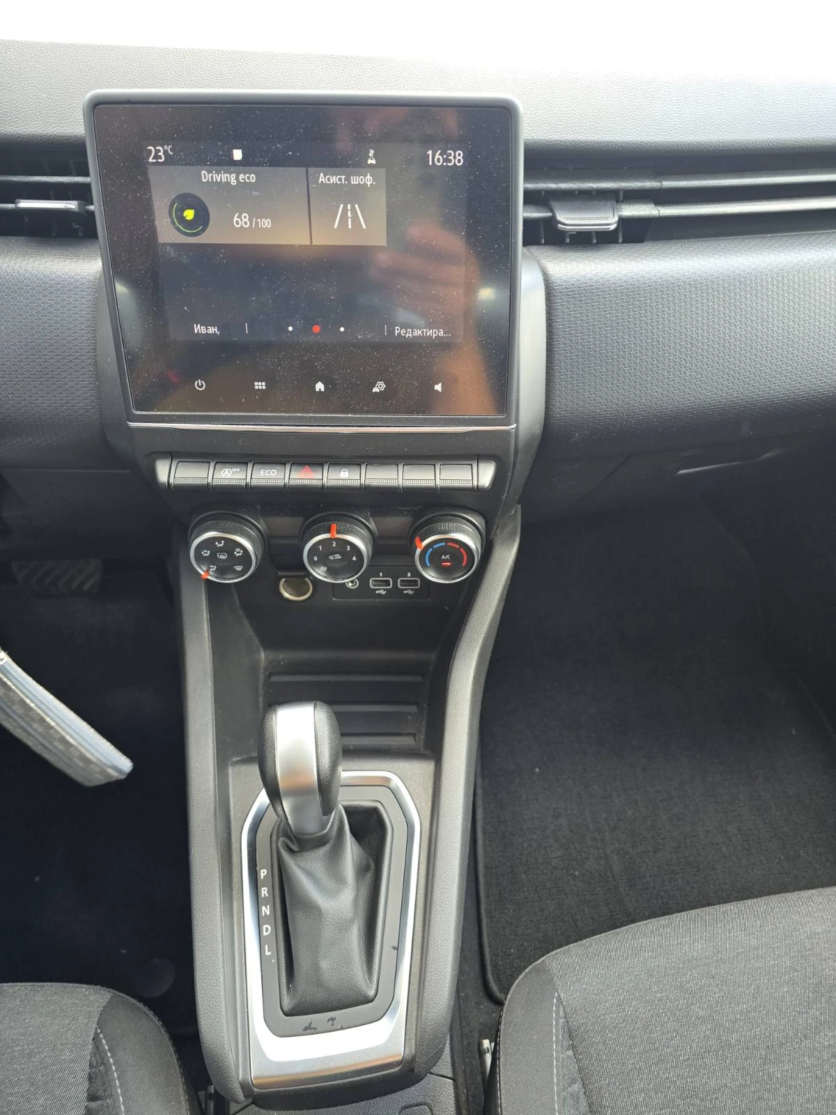 Renault Clio 1.0 TCe 100 автоматик, снимка 9 - Автомобили и джипове - 56311052