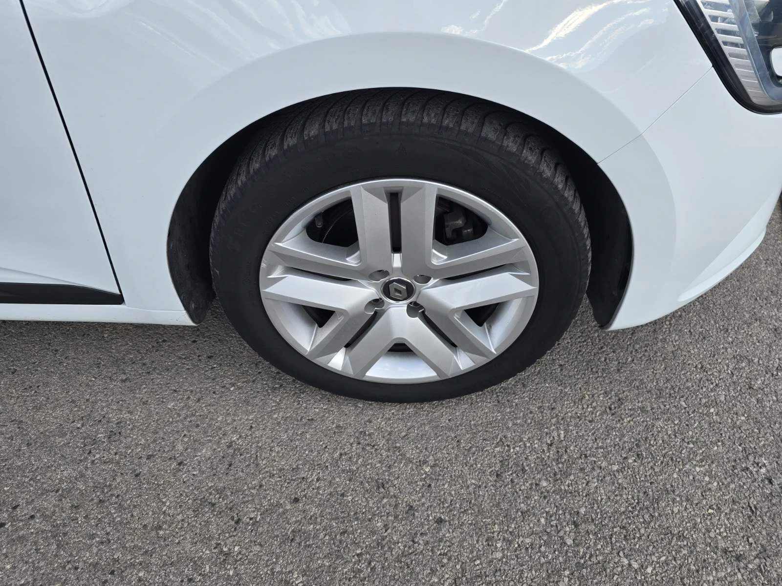 Renault Clio 1.0 TCe 100 автоматик, снимка 15 - Автомобили и джипове - 56311052