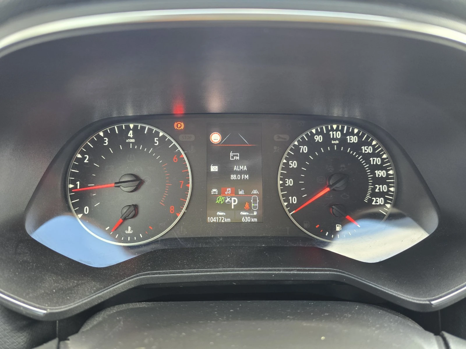 Renault Clio 1.0 TCe 100 автоматик, снимка 8 - Автомобили и джипове - 56311052