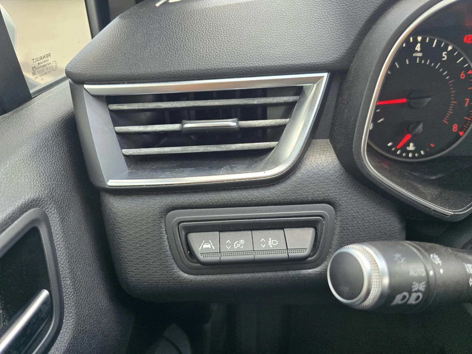 Renault Clio 1.0 TCe 100 автоматик, снимка 11 - Автомобили и джипове - 56311052