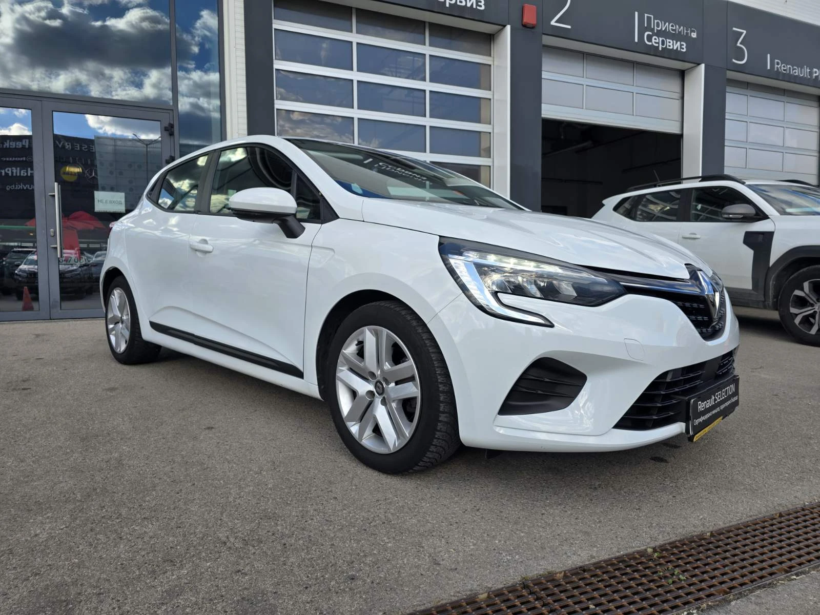 Renault Clio 1.0 TCe 100 автоматик, снимка 2 - Автомобили и джипове - 56311052