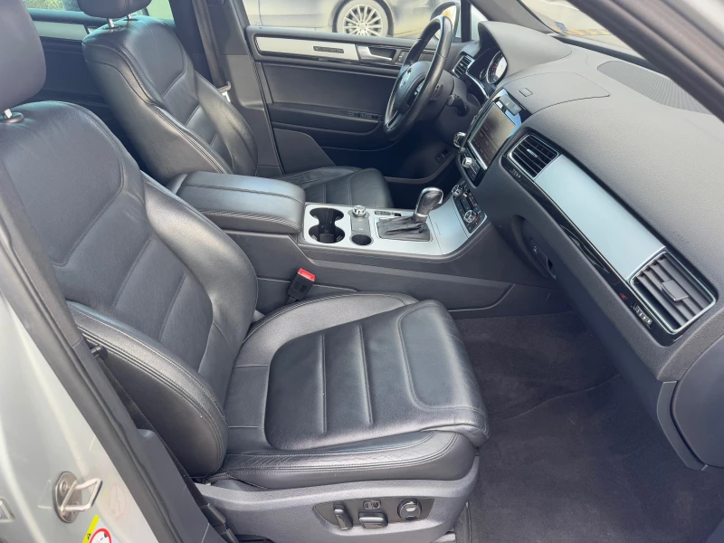 VW Touareg 3.0TDI, снимка 8 - Автомобили и джипове - 48752251