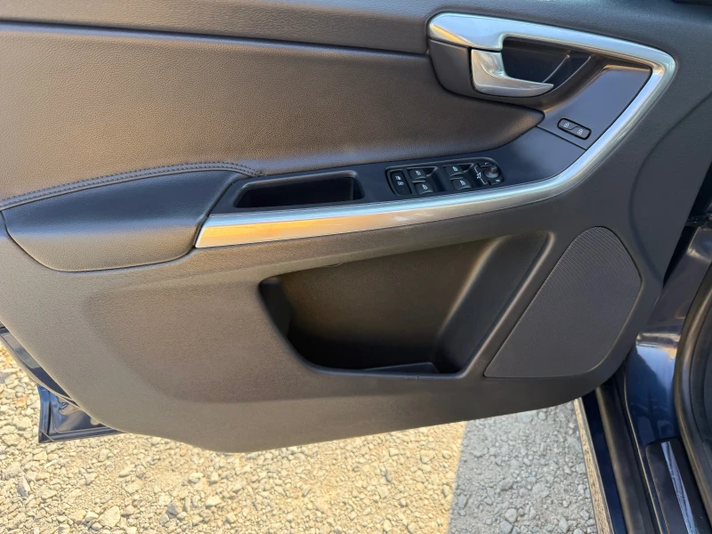 Volvo XC60 2.4D CH 215ks D-5, снимка 14 - Автомобили и джипове - 51461030