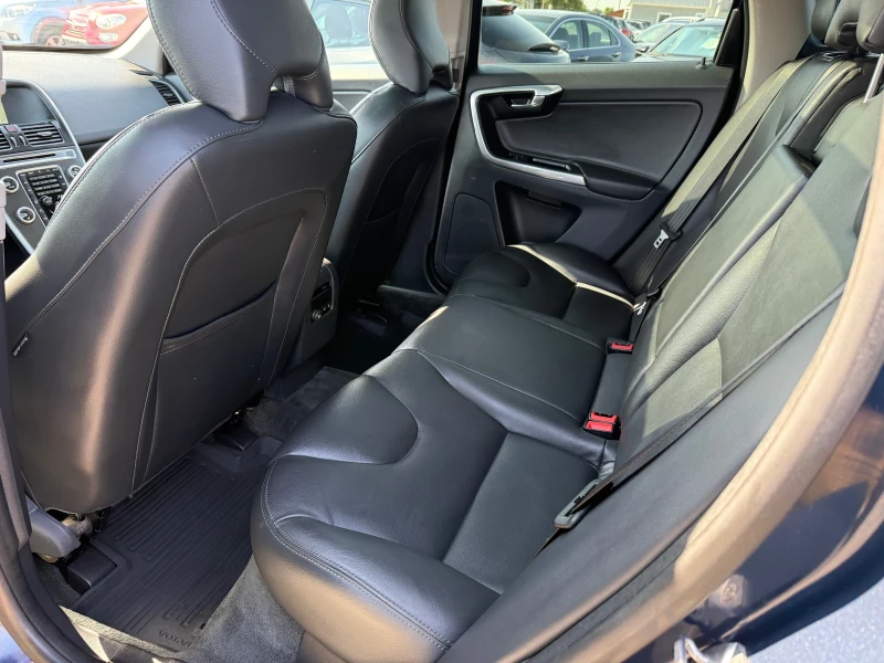 Volvo XC60 2.4D CH 215ks D-5, снимка 8 - Автомобили и джипове - 51461030