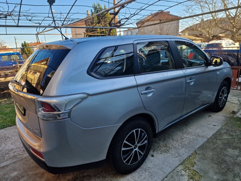 Mitsubishi Outlander, снимка 7 - Автомобили и джипове - 52625312