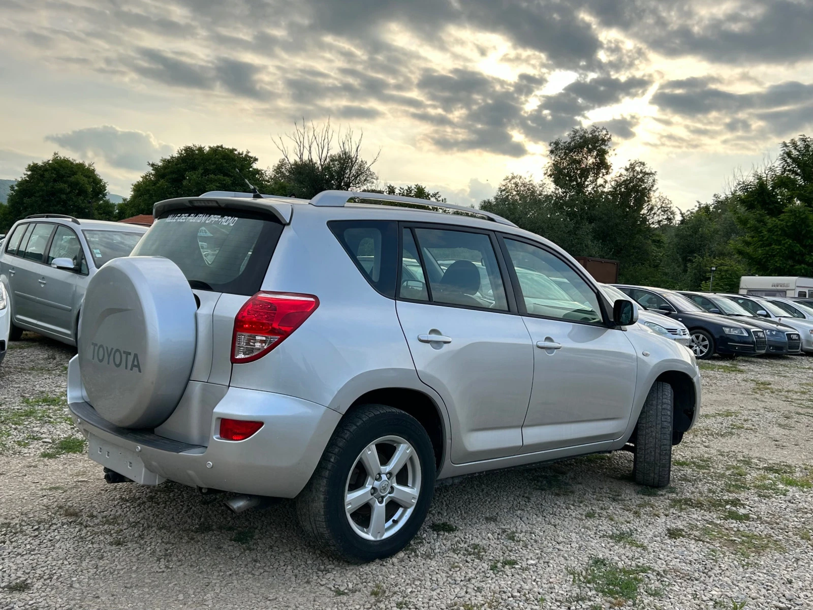 Toyota Rav4 2.2D 136к.с навигация 6ск  - изображение 4