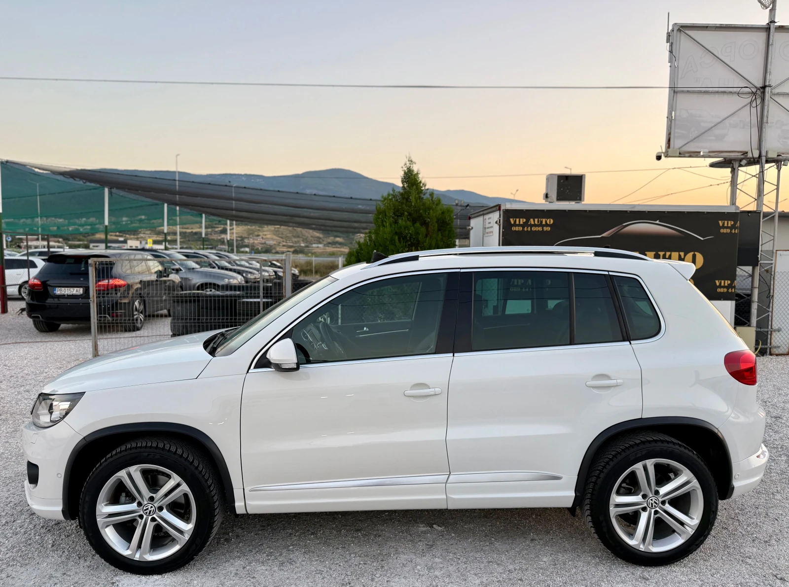 VW Tiguan 2.0 TDI R-LINE EXCLUSIVE BLUEMOTION - изображение 8