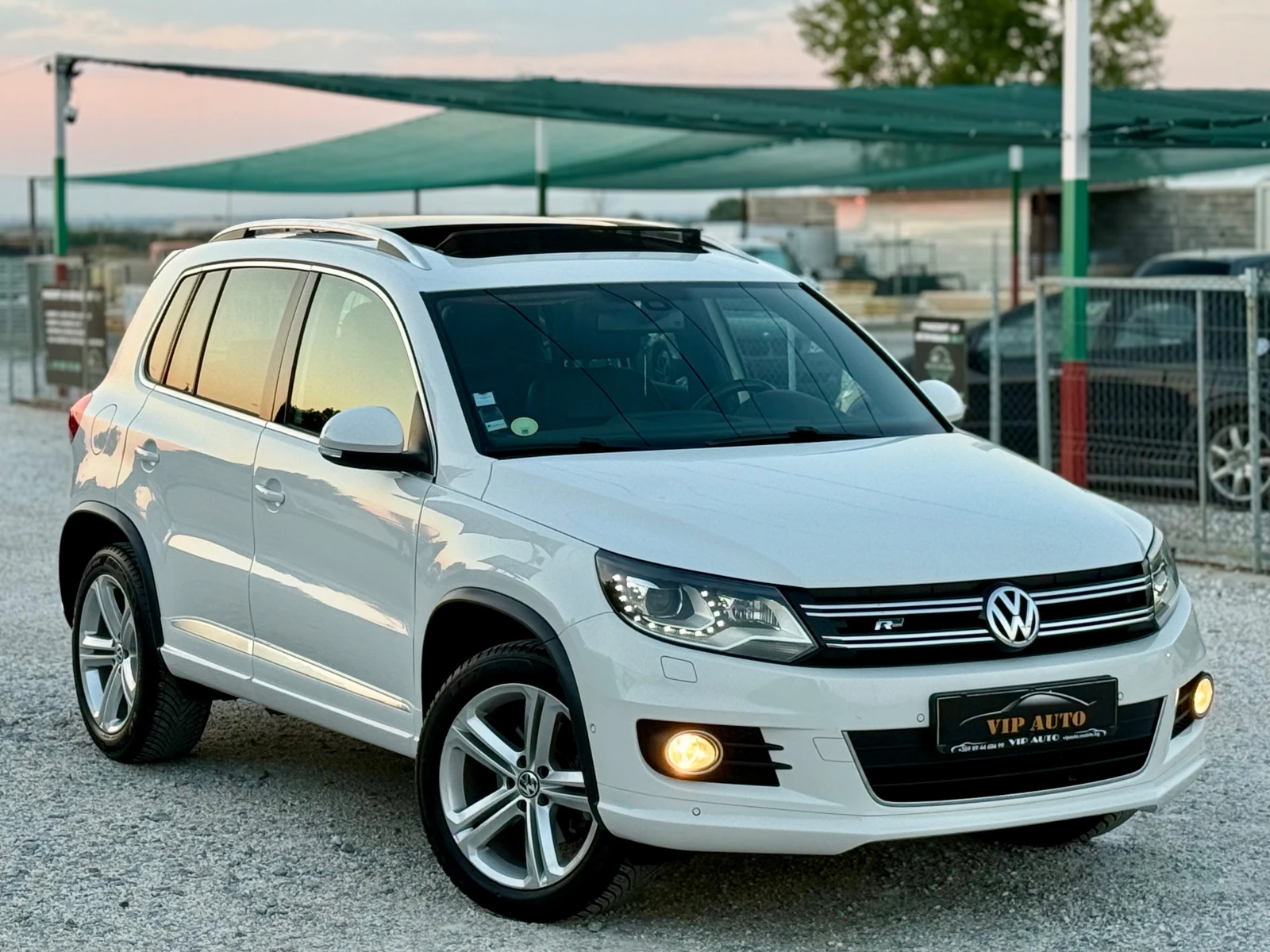 VW Tiguan 2.0 TDI R-LINE EXCLUSIVE BLUEMOTION - изображение 2