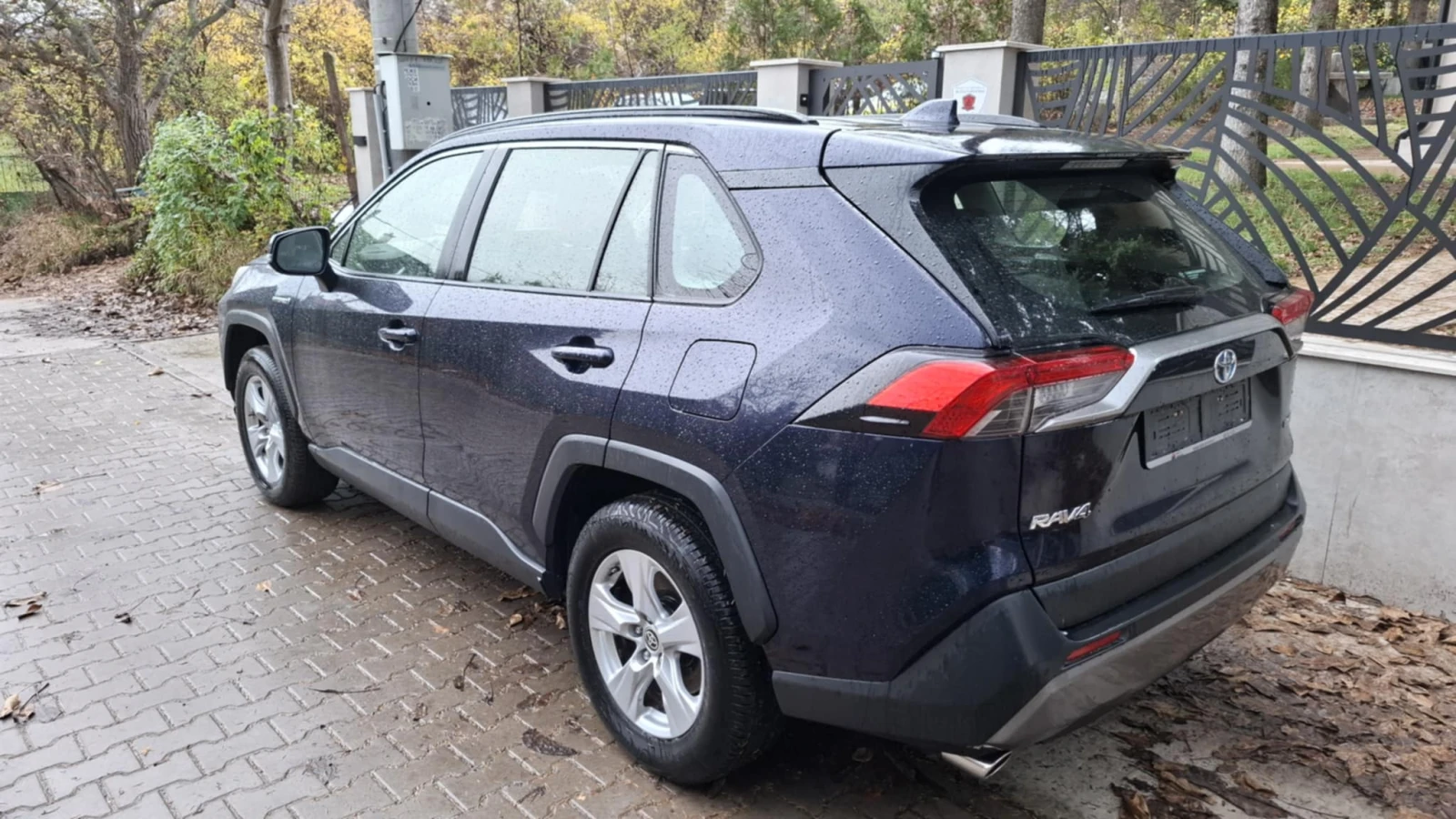 Toyota Rav4 2.5 HYBRID - изображение 2