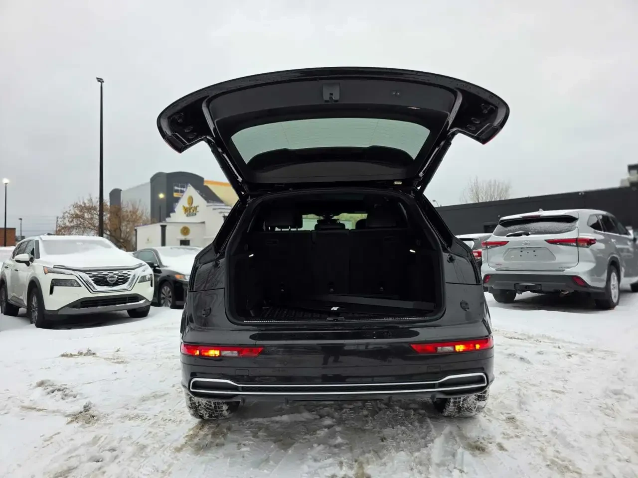 Audi Q5 TECHNIK| DISTRONIK| MATRIX| PANO| ОБДУХ| ЩОРИ| AMB - изображение 8