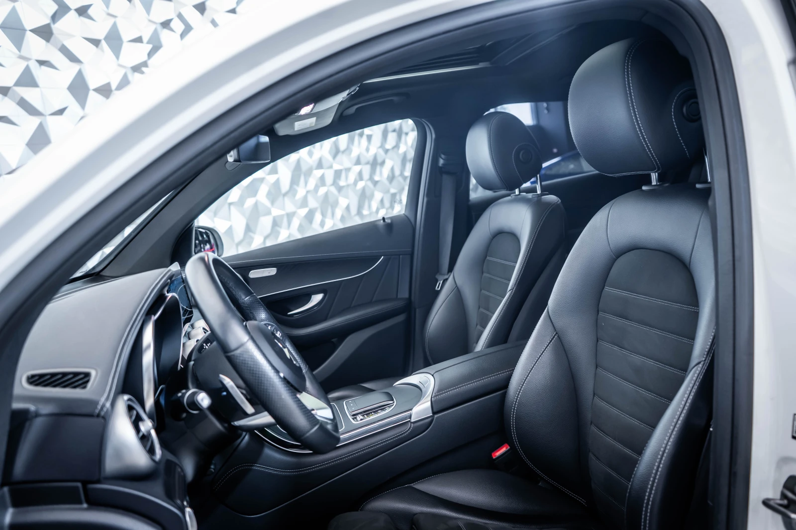 Mercedes-Benz GLC 300  4M Coupe AMG/Navi/LED/SHD/AHK/Easy/19', снимка 12 - Автомобили и джипове - 54753196