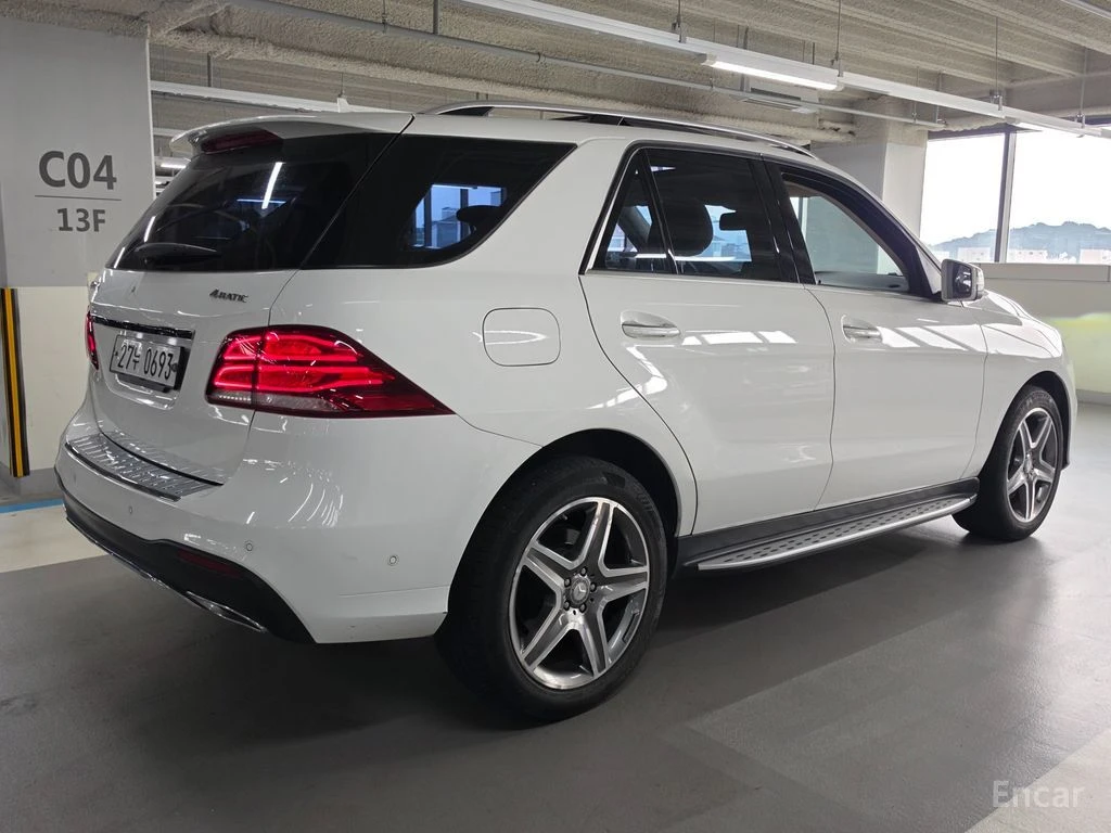 Mercedes-Benz GLE 350 d 4MATIC* AMG PACK* ПОДГРЕВ* ОБДУХВАНЕ* PANORAMA* , снимка 2 - Автомобили и джипове - 54967980