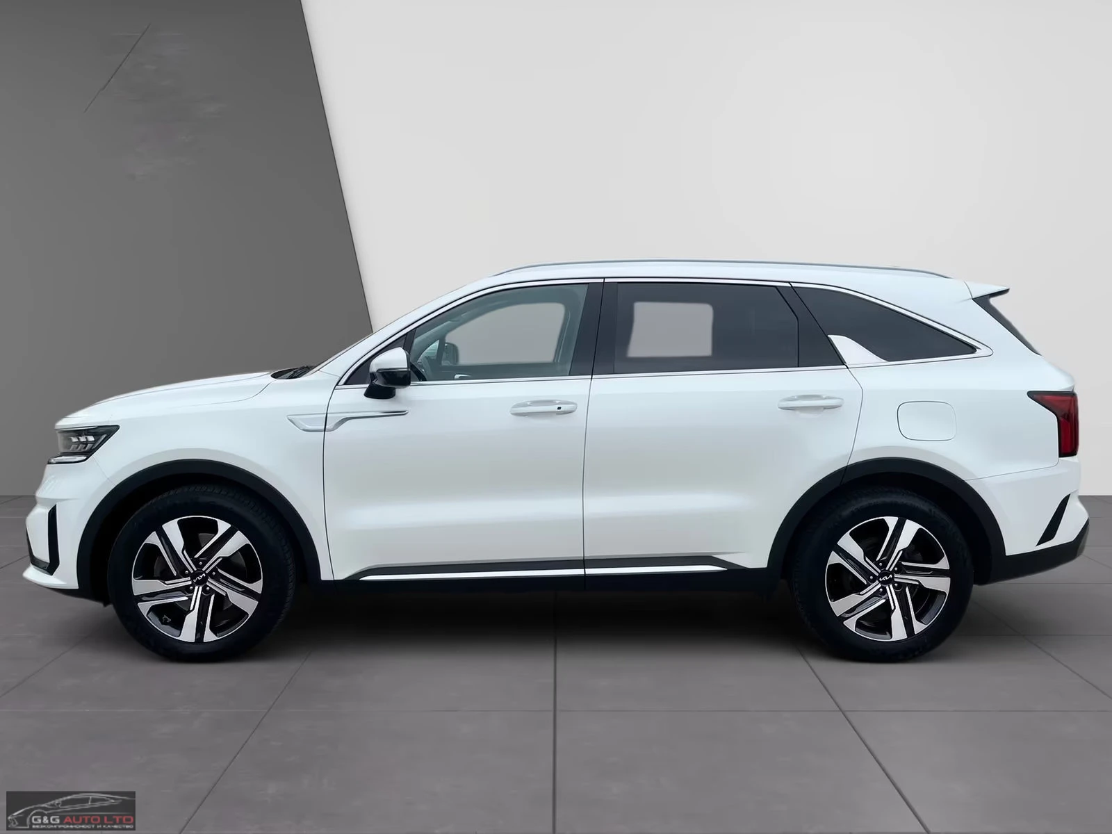 Kia Sorento 2.2CRDi/193HP/SPIRIT/4WD/CAM/NAVI/BOSE/LED/598q, снимка 2 - Автомобили и джипове - 55666539
